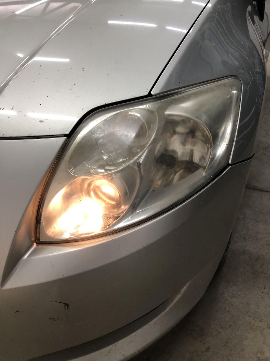 Состояние штатных фар Toyota Auris